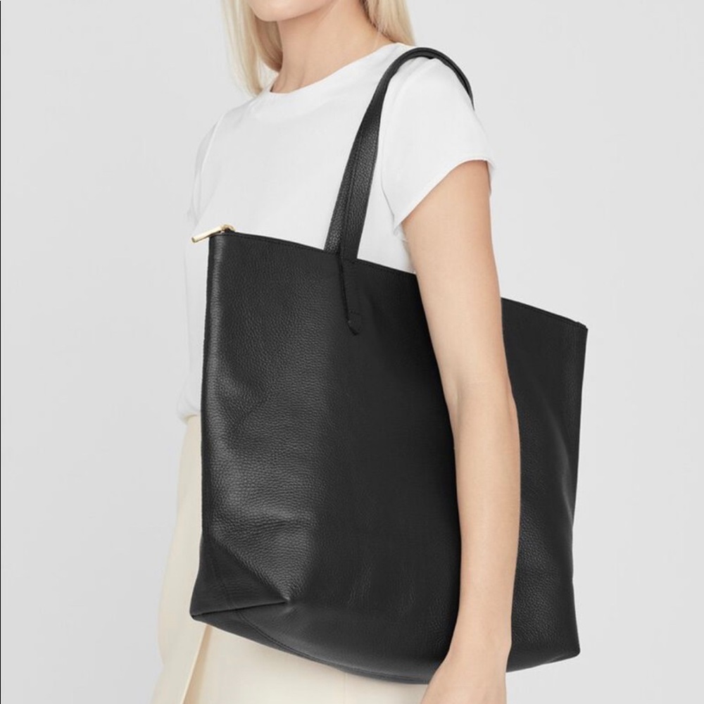 Cuyana leather zipper tote in pebble black